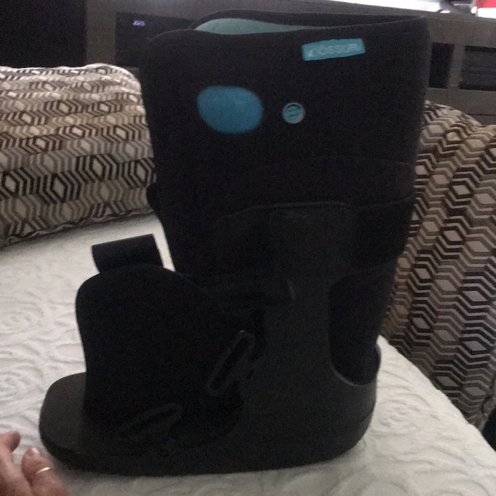 OSSUR FORM FIT WALKER/SZ. MEDIUM